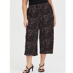 NEW Torrid Pull-On Wide Leg 26 Crop  Studio Knit Hearts Comfy Slinky